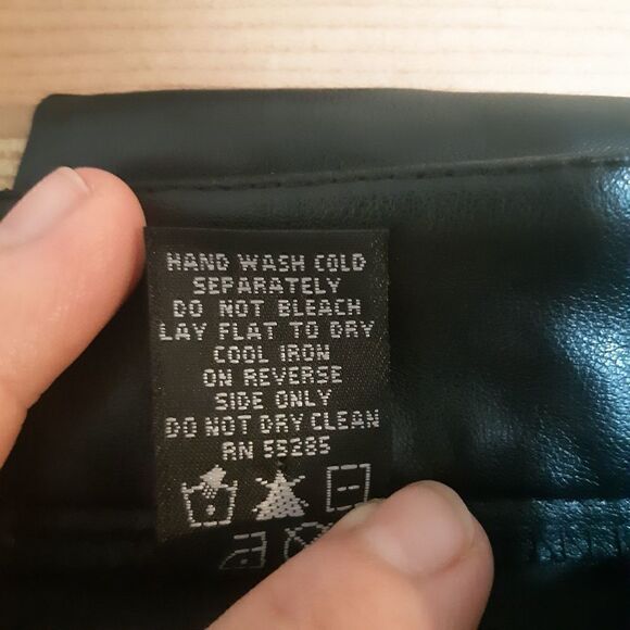 NWOT Women's Express Black Faux Leather Pants - Picture 8 of 8